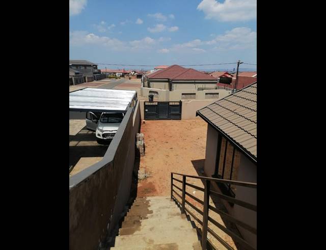 2 BEDROOM HOUSE FOR SALE IN PROTEA GLEN